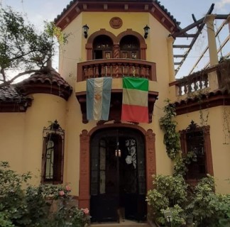 El Chalet de Bassi, una posada estilo Milan Liberty en Godoy Cruz