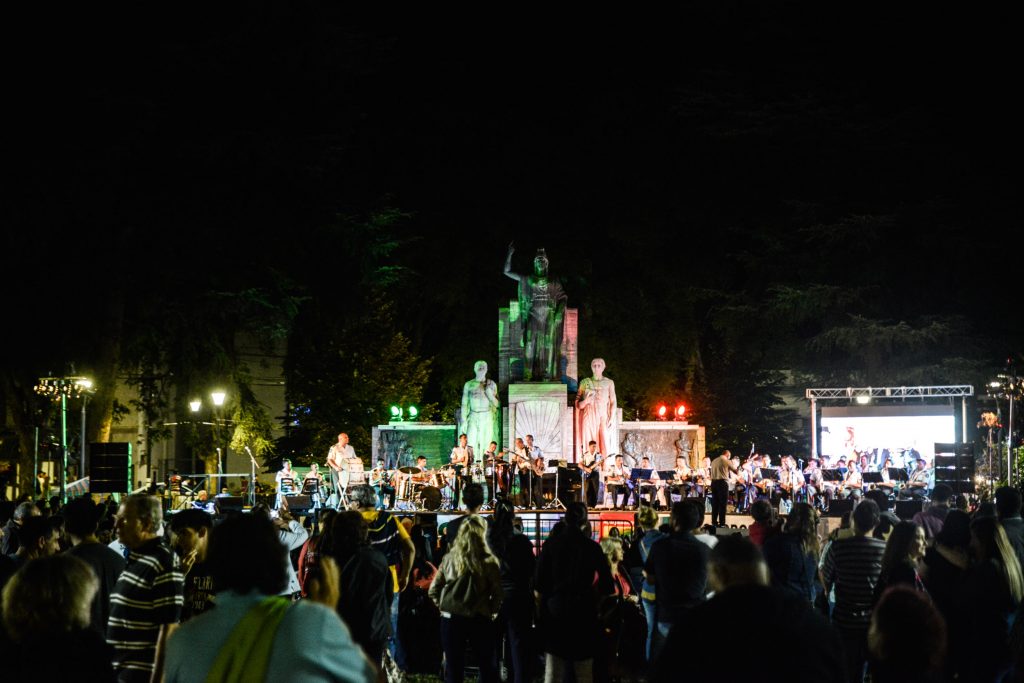 Festa In Piazza - Plaza Italia