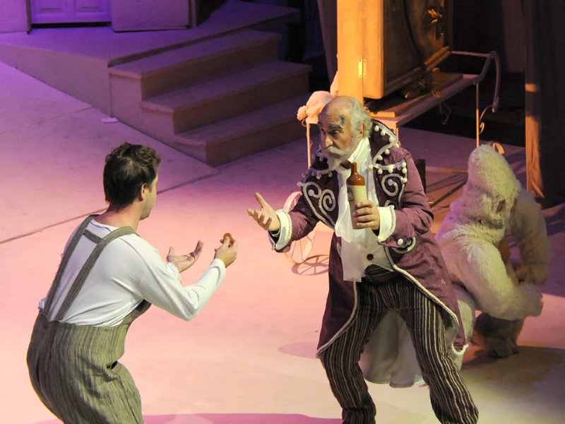 Ópera Italiana - Nemorino comprándole el elixir al Doctor
