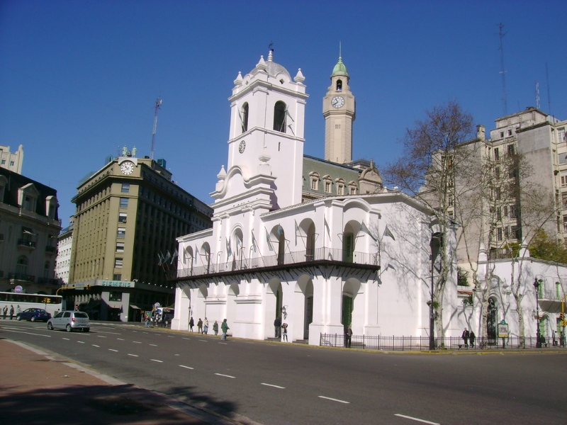 Una revolución de ideas - Ante el Cabildo de Buenos Aires, el 25 de Mayo de 1810 quedó conformado el Primer Gobierno Patrio
