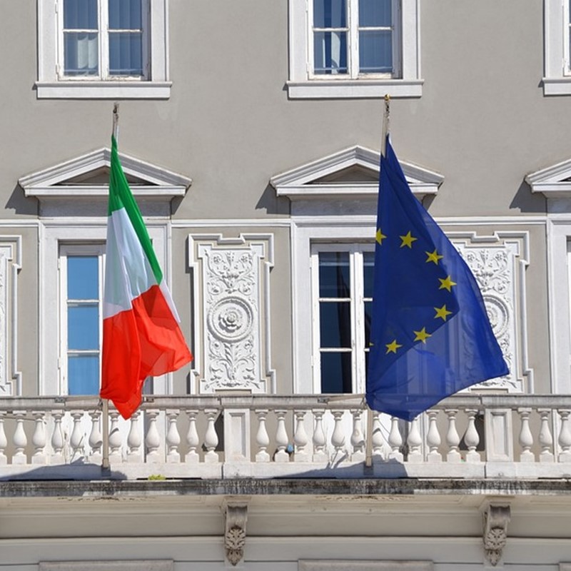 Manzo - Bandera Italiana Y Comunidad Europea