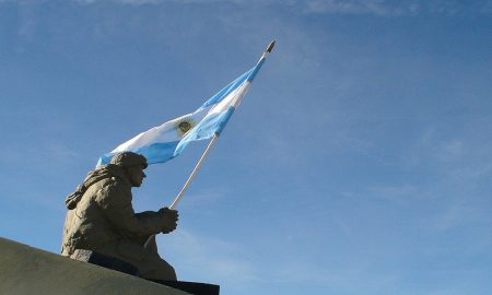 2 De Abril - Soldado En Malvinas Con Nuestra Bandera