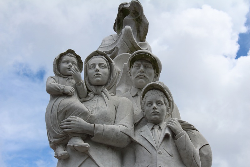 Mujeres Friulanas - Estatua Inmigrantes