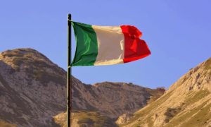 Italianos - Bandera En Montañas