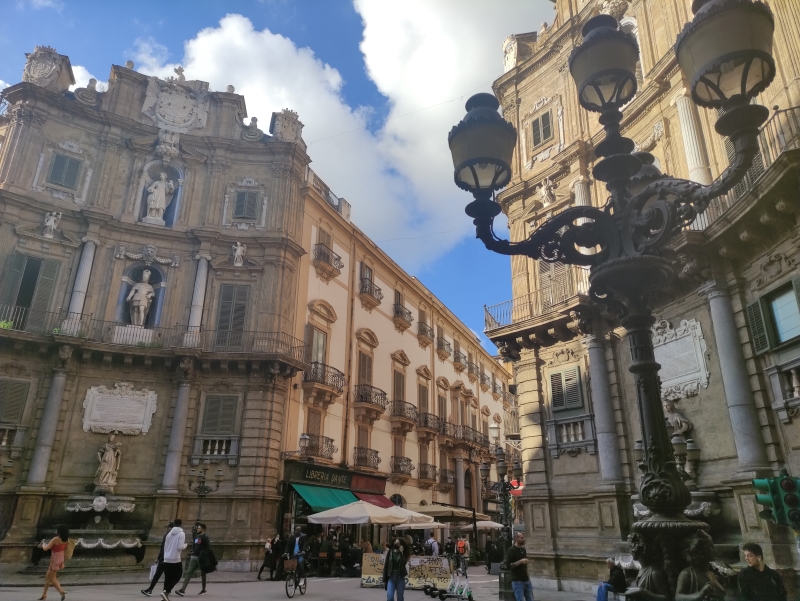 Palermo - La Piazza Quattro Canti cuenta con cuatro fuentes