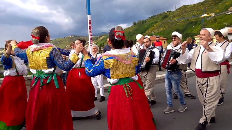 La herencia del mate - En Lungro su comunidad tiene raíces albanesas e italianas